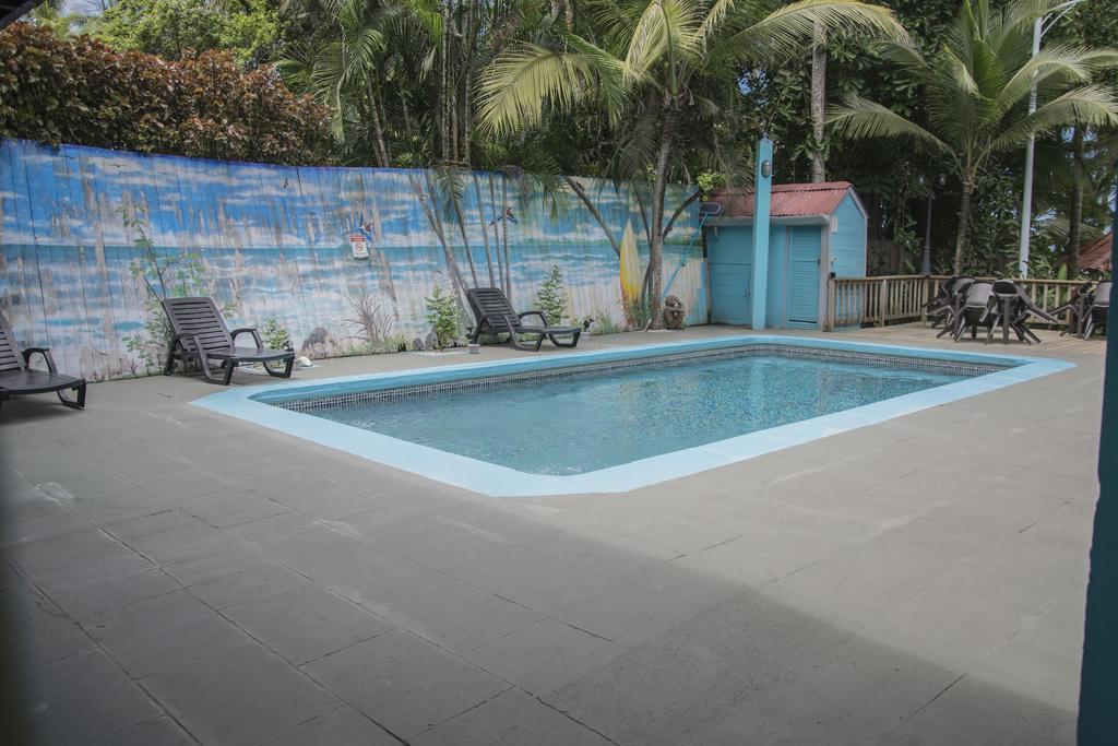 Pelican Beachfront Hotel 埃斯特里略埃斯特 外观 照片