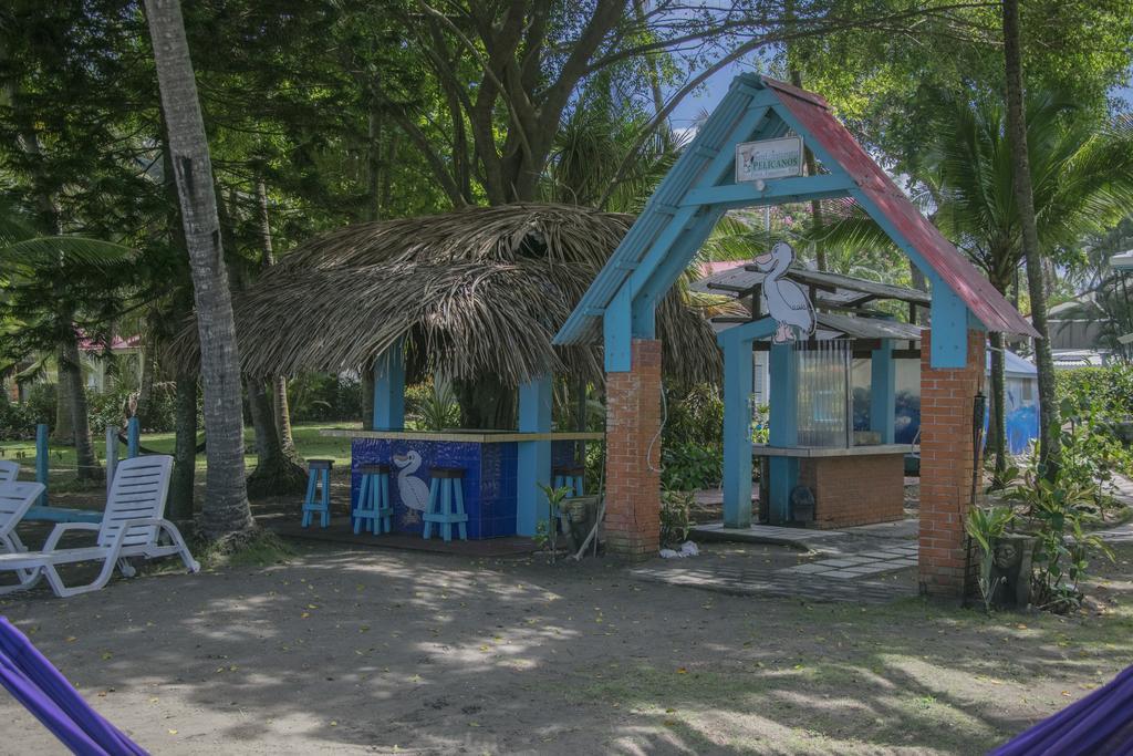 Pelican Beachfront Hotel 埃斯特里略埃斯特 外观 照片